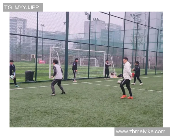 足球明星亲授成人课程视频助你提升球技与战术思维